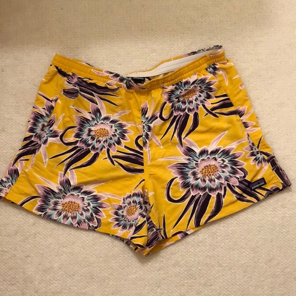 Patagonia floral shorts size large